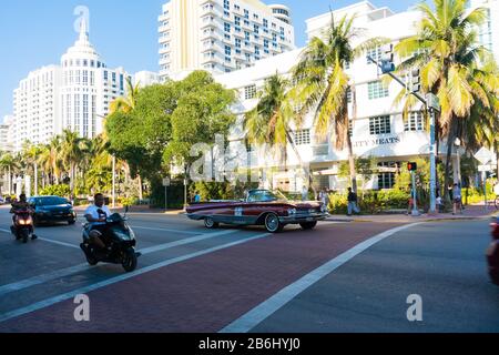 Miami, USA-märz 16.2018:an einem sonnigen Tag spazieren Sie durch die Straßen und Gebäude von Miami Stockfoto