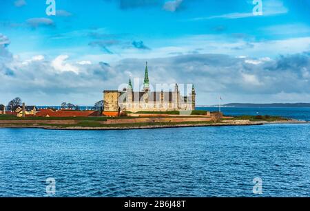 Kronborg Slot (Schloss) in Elsinore Dänemark Europa von Øresund aus gesehen Stockfoto