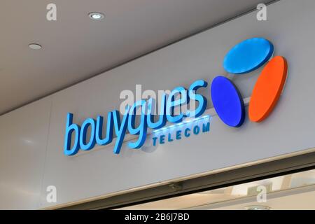 Bordeaux, Aquitanien/Frankreich - 09 23 2019: Shop Sign Logo Marke Bouygues Telecom Telefonanbieter Store Stockfoto