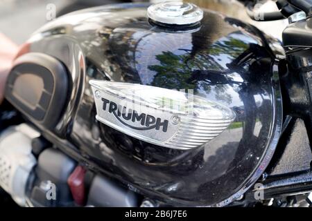 Bordeaux, Aquitanien / Frankreich - 09 18 2019 : Triumph Motorcycles Ltd ist der größte britische Motorradhersteller Stockfoto