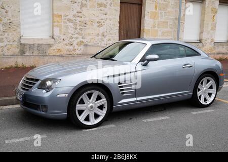 Bordeaux, Aquitanien/Frankreich - 10 14 2019: Chrysler Crossfire Luxus-Sportwagen Stockfoto