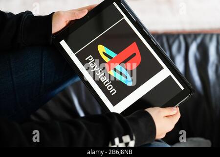 Bordeaux, Aquitanien/Frankreich - 11 25 2019: PlayStation Sign App Icon auf Tablet-Bildschirm mit Logo sony Marke Stockfoto