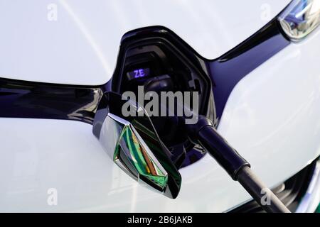 Bordeaux, Aquitanien / Frankreich - 12. 04 2019: Renault Zoe Auto-Ladesystem Elektrofahrzeug EV Stockfoto