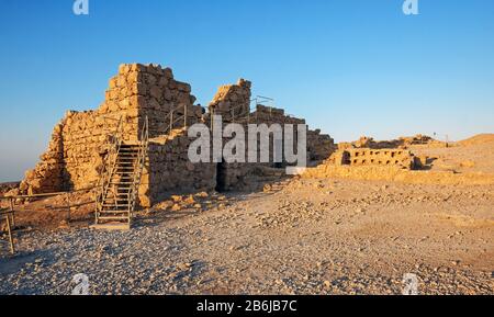 Blick auf die Ruinen der Festung Masada - die judäische Wüste, Israel Stockfoto