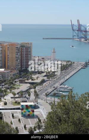 Hafen von Malaga und Museum Pompidou vom Aussichtspunkt Gibralfaro, Malaga, Spanien Stockfoto