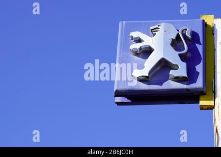 Bordeaux, Aquitanien/Frankreich - 01 20 2020: peugeot Löw Händlerschild Logo französische Autohersteller Fahrzeugladenwagen Stockfoto