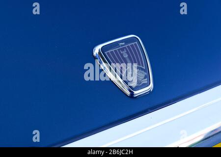 Bordeaux, Aquitanien/Frankreich - 02 02 2020: Vintage Rover Autosilder Logo Hood Emblem Schmuck Stockfoto