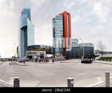 Wien, ÖSTERREICH, 22. MÄRZ 2017: Vienna International Center, VIC oder UNO-City ist ein Komplex mit hohen Wolkenkratzern im Bezirk Donau-City Stockfoto