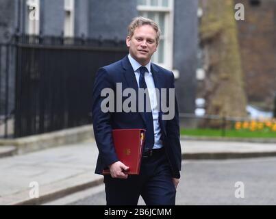 Verkehrsminister Grant Shapps in der Downing Street nach einer Kabinettssitzung vor dem Budget. Stockfoto