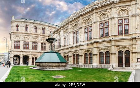 Wien, ÖSTERREICH, 23. MÄRZ 2017: Die Wiener Oper ist eines der berühmtesten der Welt, das Wahrzeichen der Stadt Stockfoto