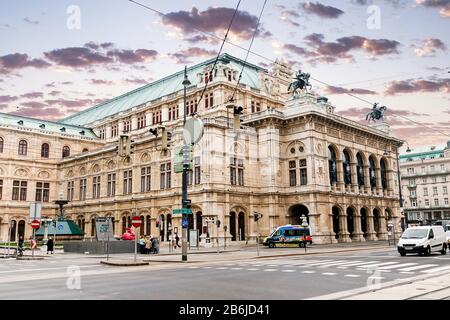 Wien, ÖSTERREICH, 23. MÄRZ 2017: Die Wiener Oper ist eines der berühmtesten der Welt, das Wahrzeichen der Stadt Stockfoto