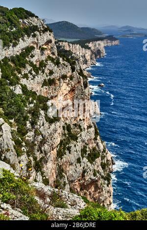 Die Insel Dugii Otok, Provinz Dalmatien, Kroatien, Telaš?ica ist eine Bucht im Süden der Insel Dugi Otok in Kroatien in der Adria. Es ist das größte natürliche Schutzhaus in der Adria, das für alle Arten von Booten als sicher gilt. 1988 wurde der Naturpark Telaš?ica geschaffen, um diesen Naturraum mit seiner Biodiversität zu erhalten Stockfoto