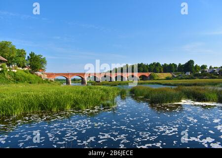 Die Alte Ziegelbrücke über den Fluss Venta. Kuldiga, Lettland Stockfoto