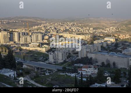 Stadtbild des Westufers und israelischer Siedlungen in palästina besetzt Stockfoto