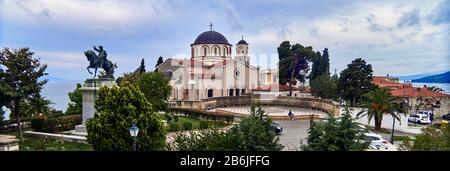 Kavala, Ostmakedonien, die ägetische See, Griechenland, vom Museumsgarten Mohammed Ali mit Blick auf die ägetische See und den Park in der Stadt Kavala mit der Statue des Reiters Mohammed Ali, des Fahrers Stockfoto