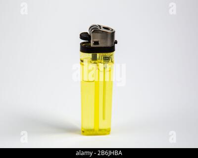 Ein gelber Gasheller, isoliert auf weißem Hintergrund Stockfoto