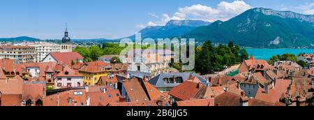 Luftaufnahme der Innenstadt von Annecy vom Schloss, Frankreich Stockfoto