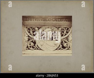 Detail der Rood-Leinwand im Limoges Saint-Etienne, die einen Engel mit einem Kreuz aus Renaissance Française - Détail du Jube Limoges darstellt. (Titelobjekt) Objekttyp: Fotos Artikelnummer: RP-F 00-8056 Aufschriften / Marken: Number, recto: 'T 351 i'naam, recto, bossed' A. GIRAUDON EDITEUR 15. R [...] SAMMLERMARKE VON PARIS, verso, gestempelt: Lugt 3937 Hersteller: Fotograf: AG (denkmalgeschütztes Gebäude) Herausgeber: A. Giraudon (börsennotiertes Objekt) Herstellung: Fotograf: Europe Herausgeber: Paris Datum: CA. 1875 - ca. 1900 Physikalische Merkmale: Albumindruckstoffe: Pappe Papier Techni Stockfoto