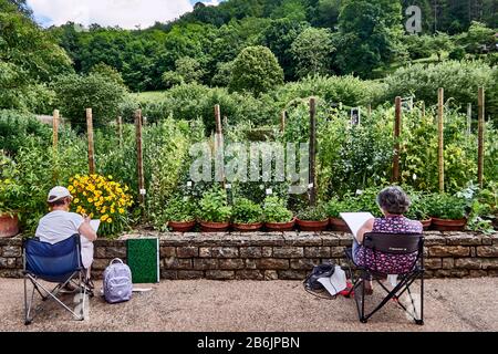 Frankreich, Departement Ain, Auvergne - Rhone - Region Alpen. Zeichenunterricht im Gemüsegartenkonservatorium des Dorfes Cuisat Stockfoto