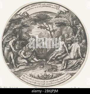 Diana entdeckt die Schwangerschaft von Callisto Diana und ihren Nymphen den Bach zwischen den Bäumen hinunter. Der schwangeren Kallisto wird Diana gezeigt. Eine der anderen Nymphen zieht ihr Kleid beiseite. Diana sieht schockiert auf ihre schwangere Knecht. Mitten im Hintergrund verläuft eine Nymphe mit zwei Honden. Hersteller : Druckerei-Hersteller Johann Theodor de Bry (denkmalgeschütztes Eigentum) zu drucken von Jan Saenredam zu zeichnen: Paul Moreelse Herstellung: Deutschland Datum: Nach 1606 - für 1621 Körperliche Merkmale: ENGRAA, möglicher Abdruck von Silberplatten: Papiertechnik: ENGRAA (Druckverfahren) Abmessungen: Blatt: D 95 mm Betreff: Di Stockfoto