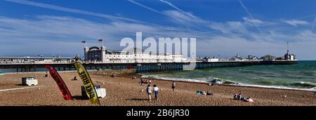 Großbritannien, East Sussex, Südküste Englands, Stadt Brighton und Hove, der Brighton Palace Pier, ein denkmalgeschützter Vergnügungspier in Brighton, im Stadtzentrum gegenüber dem Old Steine. 1899 eröffnet, wurde es schnell populär und war zu einem häufig besuchten Theater- und Unterhaltungslokal geworden Stockfoto