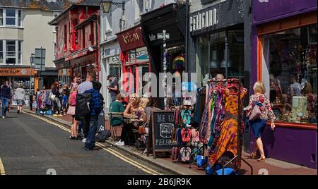 Großbritannien, East Sussex, Südküste Englands, City of Brighton and Hove, North Laine Area in Brighton, The Old Quarter, The Street Connersante are very Animated, Brighton liegt an der Südküste Englands und ist Teil der Gemeinde der Stadt Brighton and Hove, Brighton's Lage hat es zu einem beliebten Reiseziel für Touristen gemacht und ist das beliebteste Badeziel in Großbritannien für ausländische Touristen, wurde auch als die "hippest City" Großbritanniens bezeichnet. Stockfoto