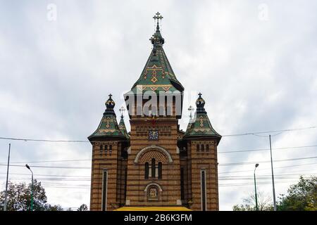 Architektur der orthodoxen Kathedrale in der Innenstadt von Temisoara, Rumänien, 2020. Stockfoto