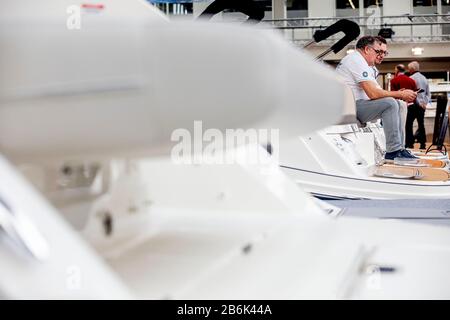 Amsterdam, Niederlande. März 2020. Amsterdam, RAI, 11-03-2020, die HISWA Amsterdam Boat Show ist eine ideale Gelegenheit, sich auf die neue Saison vorzubereiten. Aussteller zeigen Hunderte von kleinen und mittleren Booten, bieten Workshops an und zeigen Tausende von Bootsteilen und Zubehör. Die HISWA Amsterdam Boat Show findet zum fünfundsechzigsten Mal an 5 Tagen von Mittwoch, 11.03.2020 bis Sonntag, 15.03.2020 in Amsterdam statt. Credit: Pro Shots/Alamy Live News Stockfoto