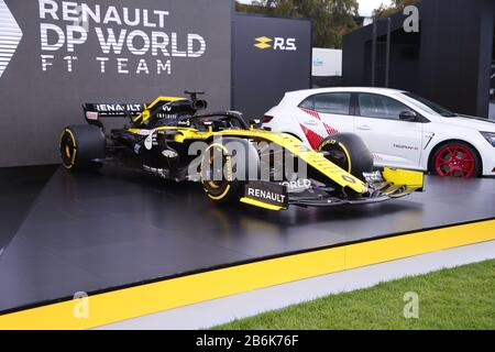 Albert Park, Melbourne, Australien. März 2020. FIA Formel-1-Weltmeisterschaft 2020 - Formel-1-Rolex Australian Grand Prix- Renault F1 Team Livery Enthüllt die R.S.20 2020 mit Fahrern - Nr.3 Daniel Ricciardo (Australien) und Nr.31.Esteban Ocon (frankreich)Image Credit: Brett keating/Alamy Live News Stockfoto