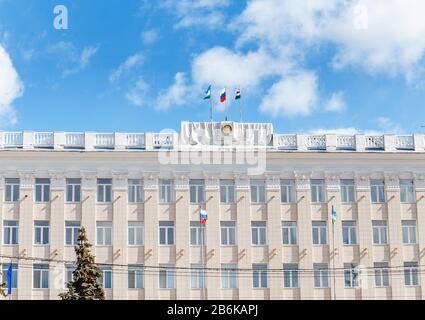 30. APRIL 2018, UFA, RUSSLAND: Verwaltungsgebäude der Regierung der Republik Bashkortostan in der Ufa Stockfoto