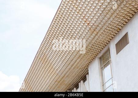 30. APRIL 2018, UFA, RUSSLAND: Gebäude mit historischer Architektur im Zentrum der Ufa-Stadt Stockfoto