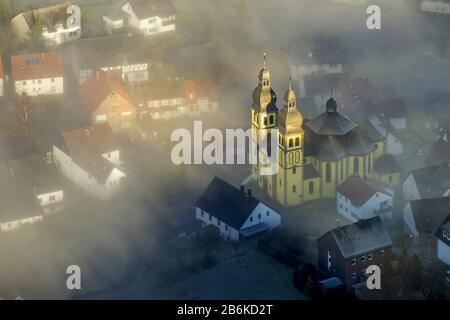 Kirche St. Maria Magdalena (Padberger Dom) in Padberg, 11.12.2013, Luftbild, Deutschland, Nordrhein-Westfalen, Sauerland, Marsberg Stockfoto