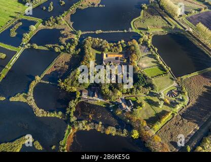 Schloss Rietberg und Rietberger Fischteiche, Luftbild, 26.10.2013, Deutschland, Nordrhein-Westfalen, Rietberg Stockfoto