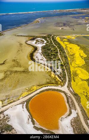 , Farbige salzfarbene Landschaft in Saintes-Maries-de-la-Mer, Luftbild, 16.07.2014, Frankreich, Saintes-Maries-de-la-Mer Stockfoto