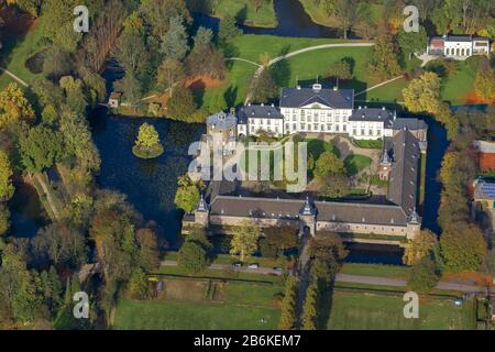 , englischer Landschaftsgarten mit Schloss Heltorf im Bezirk Angermund, 31.10.2012, Luftaufnahme, Deutschland, Nordrhein-Westfalen, Niederrhein, Düsseldorf Stockfoto