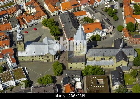 Innenstadt von Soest mit Dom St.-Patroklis und Kirche St. Petri, 20.05.2014, Luftbild, Deutschland, Nordrhein-Westfalen, Soest Stockfoto