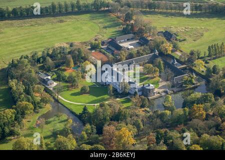 , englischer Landschaftsgarten mit Schloss Heltorf im Bezirk Angermund, 31.10.2012, Luftaufnahme, Deutschland, Nordrhein-Westfalen, Niederrhein, Düsseldorf Stockfoto