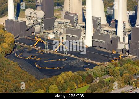 Kraftwerk Scholven mit Kohlehaufen in Gelsenkirchen, Luftbild, 22.10.2011, Deutschland, Nordrhein-Westfalen, Ruhrgebiet, Gelsenkirchen Stockfoto