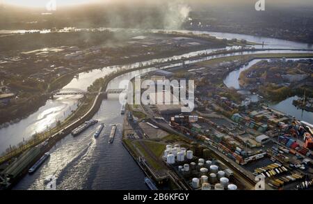 Duisburger Hafen Duisport an der Ruhr mit Blick auf die Ruhrorter Straße und Containerterminals im Ruhrort und Kasslerfeld, Luftaufnahme, 13.11.2013, Deutschland, Nordrhein-Westfalen, Ruhrgebiet, Duisburg Stockfoto