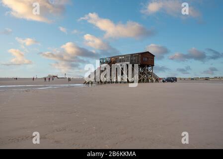 Café und Restaurant Silbermoewe, stielte Häuser am Strand, Sankt Peter-Ording, Nordsee, Schleswig-Holstein, Deutschland, Europa Stockfoto