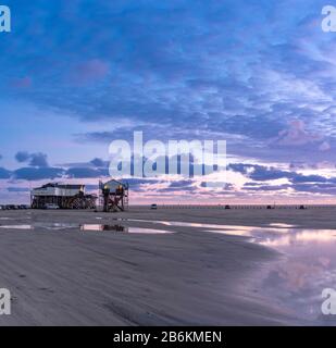 Strand mit Stielhäusern, Sankt Peter-Ording, Nordsee, Schleswig-Holstein, Deutschland, Europa Stockfoto