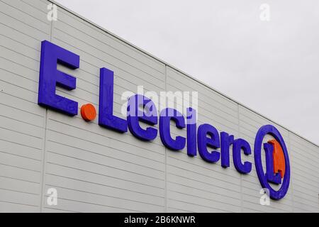 Bordeaux, Aquitanien / Frankreich - 01 15 2020 : E.Leclerc unterschreibt französisches Logo Supermarkt leclerc Ladenhausfassade Stockfoto