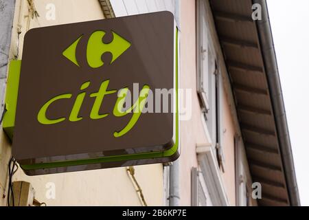 Bordeaux, Aquitanien/Frankreich - 02 20 2020: Carrefour City Logo Marken-Shop in der Stadt Stockfoto