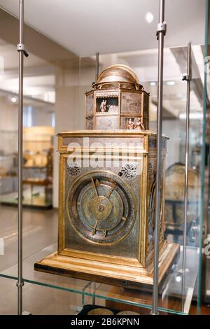 23. MÄRZ 2017, WIEN, ÖSTERREICH: Uraltes Astrolabel im Technischen Museum von Wien Stockfoto