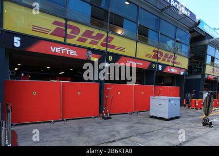 Albert Park, Melbourne, Australien. März 2020. Formel 1 Australien Grand Prix, Einrichtungstag; Scuderia Ferrari Garage mit Gutschriften: Action Plus Sports/Alamy Live News Stockfoto