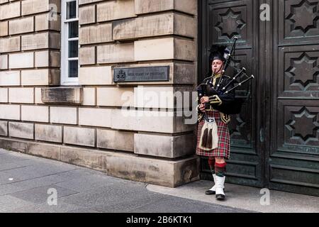 United Kingdon Scotland - Bagpiper in Edinburgh Stockfoto