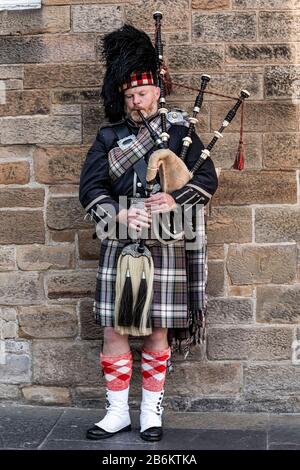 United Kingdon Scotland - Bagpiper in Edinburgh Stockfoto