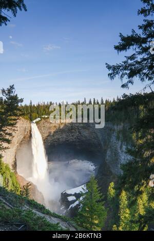 Helmcken Falls ist ein 141 m hoher Wasserfall am Murtle River innerhalb des Wells Gray Provincial Park in British Columbia, Kanada Stockfoto