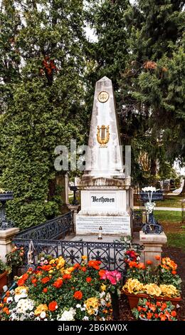 24. MÄRZ 2017, WIEN, ÖSTERREICH: Grab des Komponisten-Musikers Ludwig van Beethoven auf dem Wiener Zentralfriedhof Stockfoto