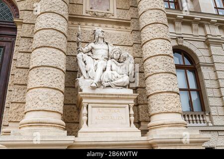 24. MÄRZ 2017, WIEN, ÖSTERREICH: Architekturdetails des Naturkundemuseums Stockfoto